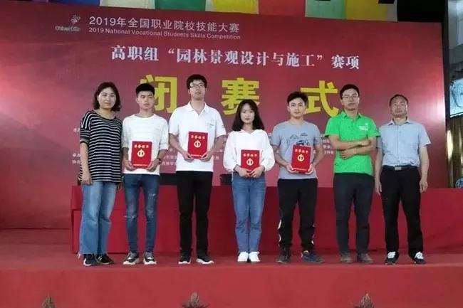 阳光不燥，秋风正好，带你一键解锁咸职的别样风采