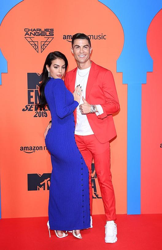 c罗与女友乔治娜晒度假照片,c罗未婚妻乔治娜