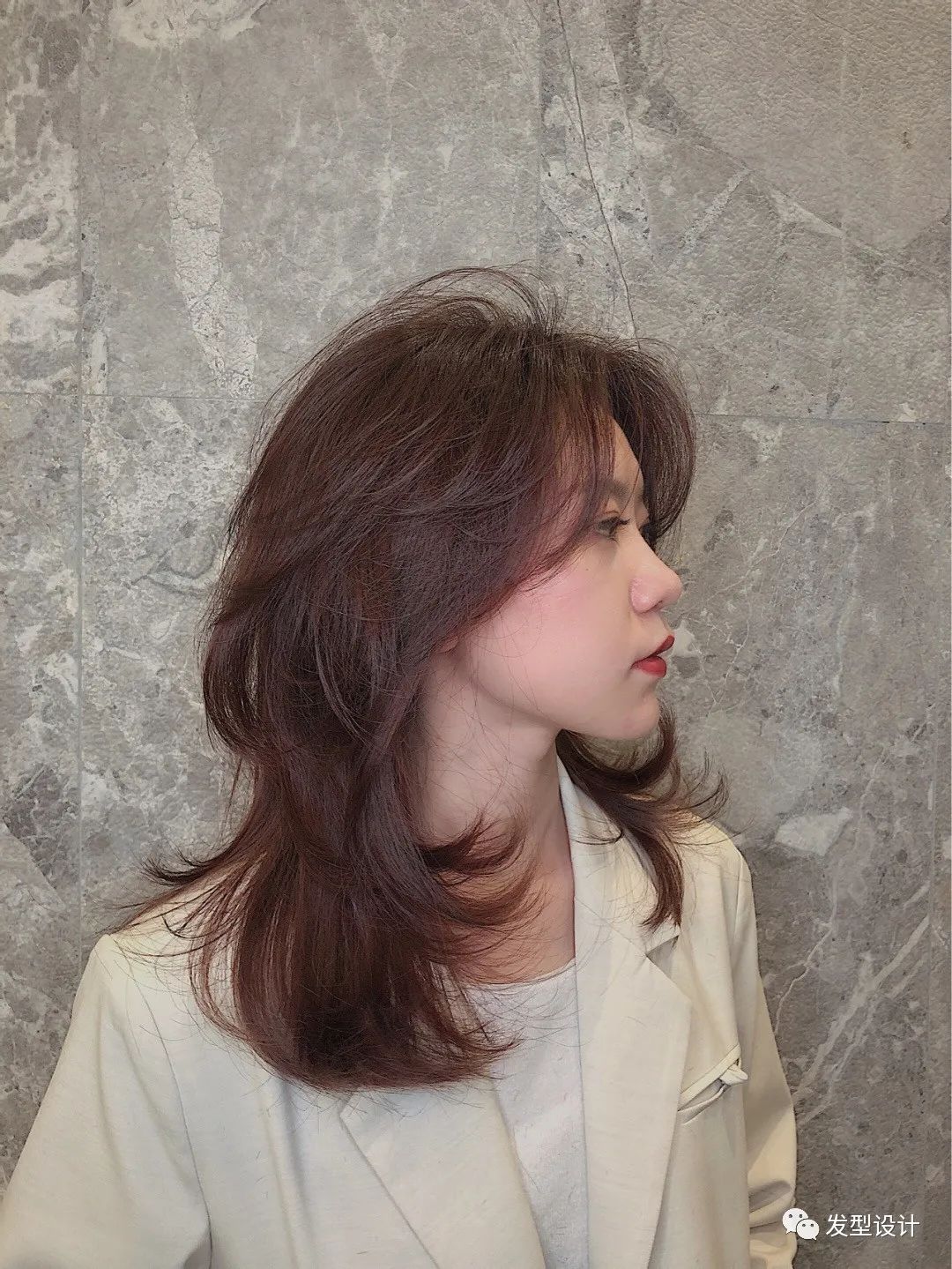 发型女2020流行发型中长发木马卷,直发型女2020流行发型中长发减龄