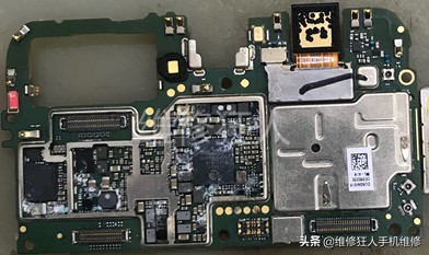 荣耀v10进水开机无灯光,荣耀v10进水不开机亮红灯