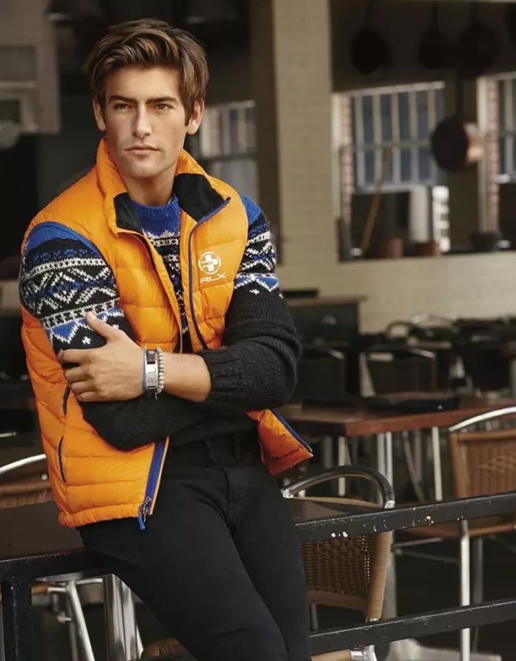 男人穿哪种羽绒马甲好看,四十多岁男穿马甲好看吗