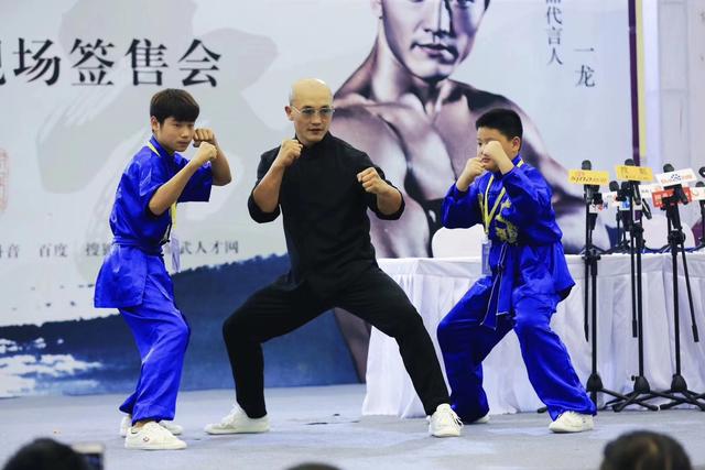 武僧一龙腰伤是怎么治疗的,一龙恢复腰伤的视频