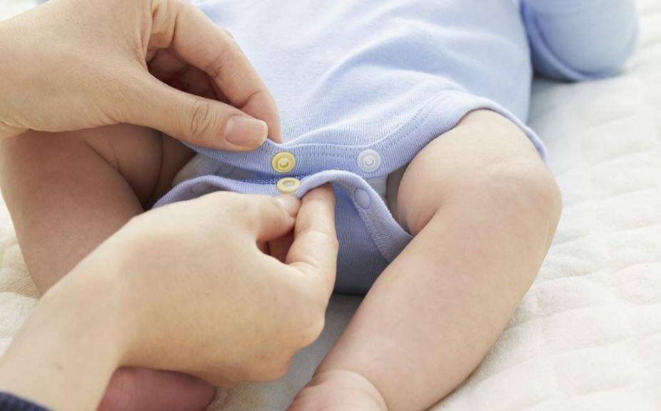 宝宝从三个月到七个月一直流口水,三个月宝宝突然口水变多还吐泡泡