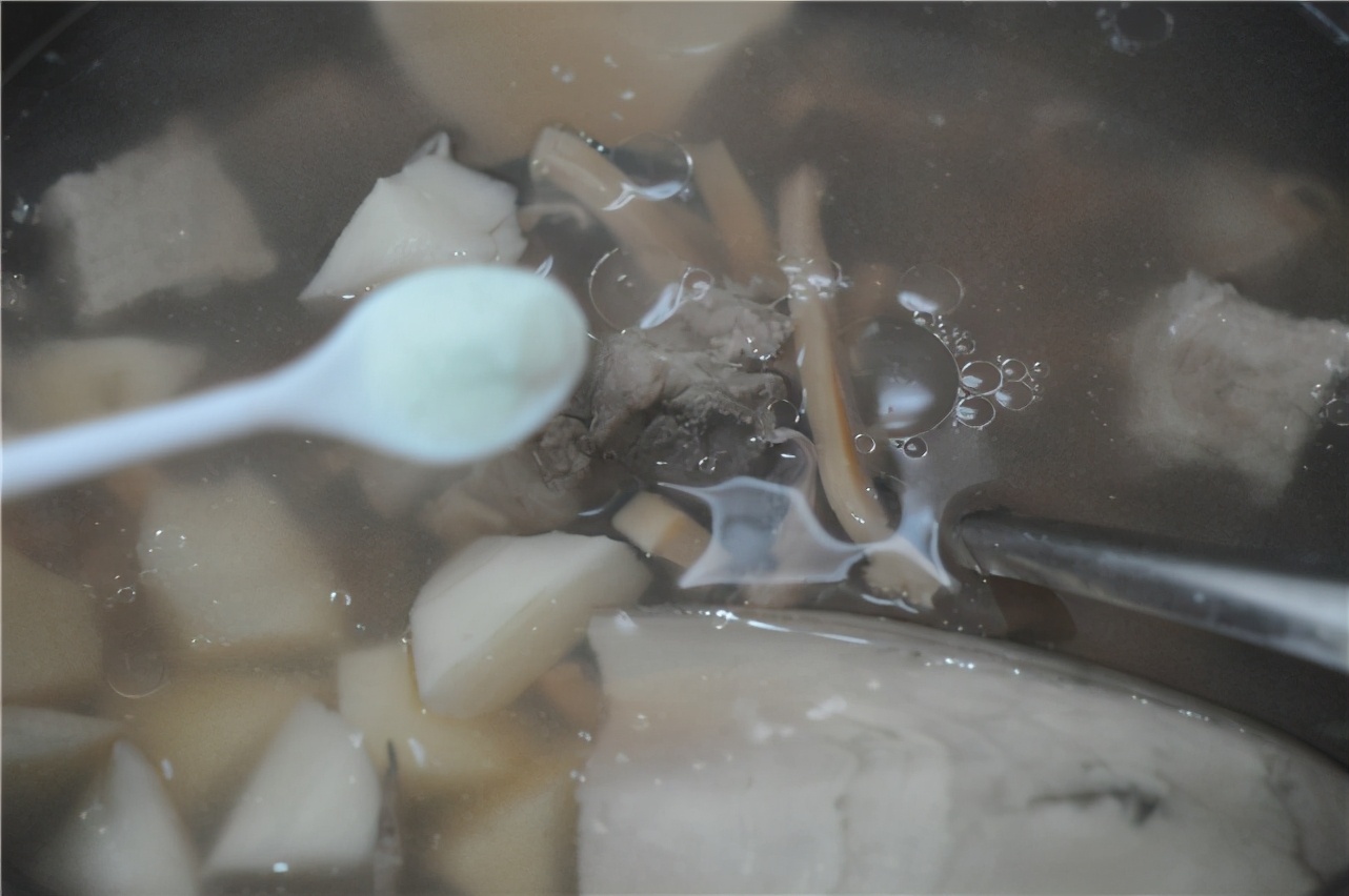 人称它“女人菜”，缺点就是有点贵！炖墨鱼！女人别舍不得