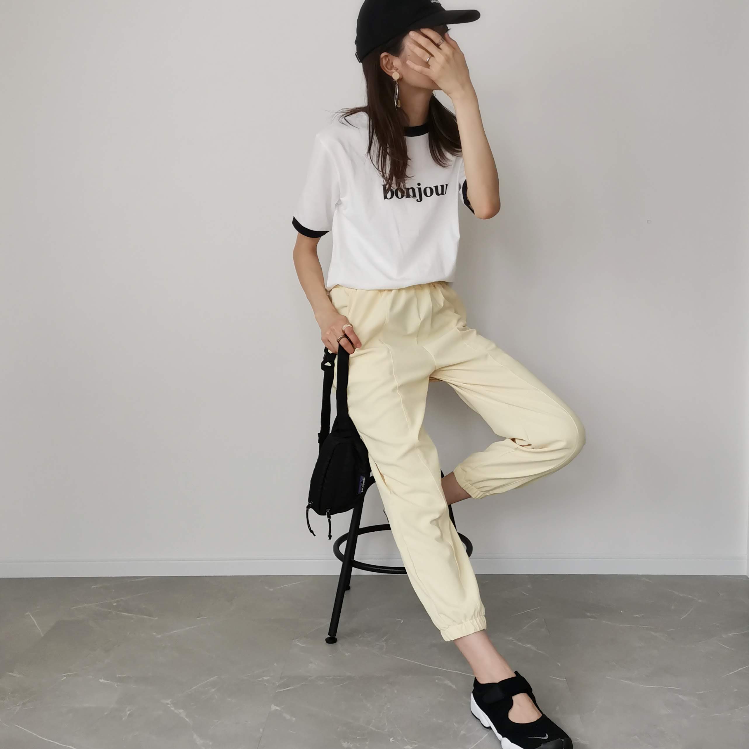 搭配白色裤子的短上衣推荐,今夏穿这四款裤子随便搭配都很美