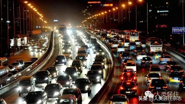 北京首批无人驾驶公交车上线运营,北京绿色公交车视频