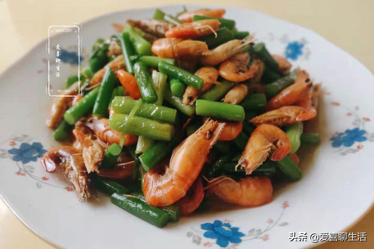 河虾和它是绝配，炒一盘实在太鲜了，6分钟出锅，上桌总是先吃光