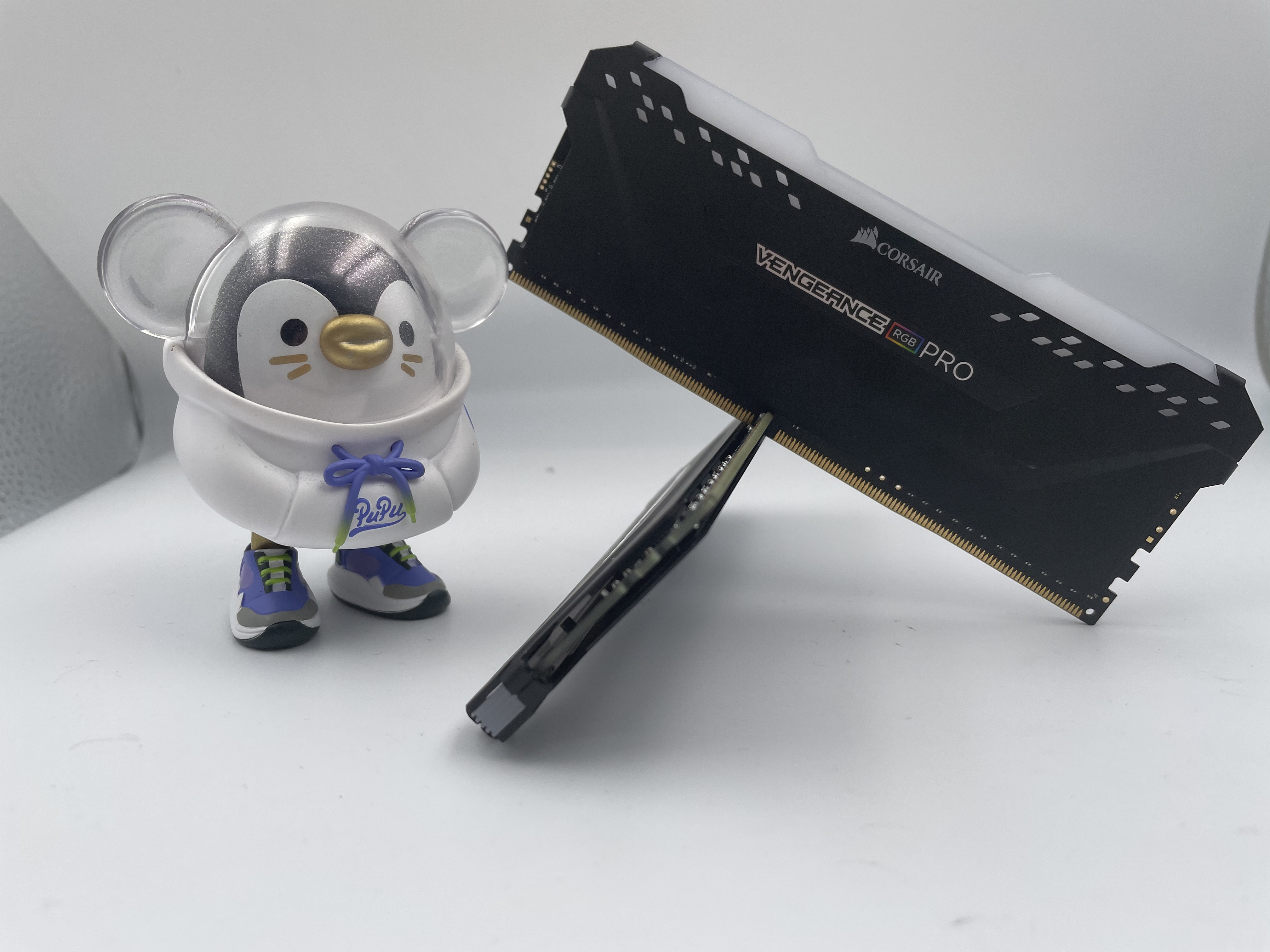 雷克沙3200内存条可以超频到多少,海盗船芝奇金士顿