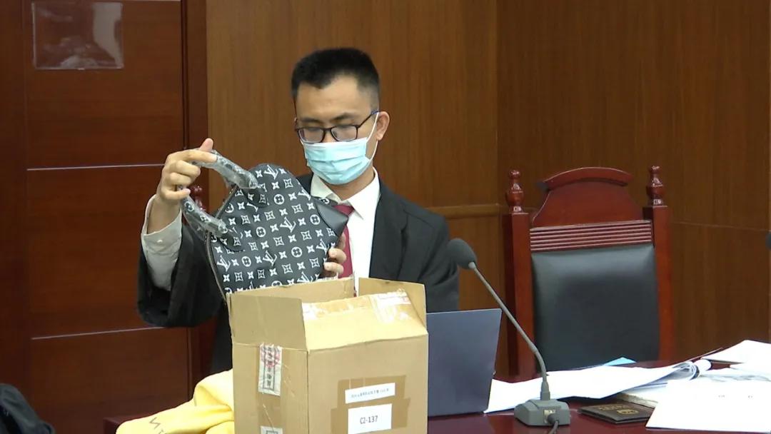 lv起诉侵犯注册商标案例,lv制假售假10万元判刑标准