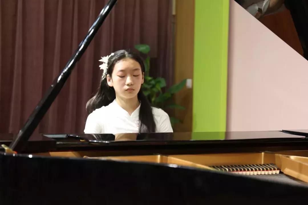 孩子学钢琴最好的伴奏是什么乐器,除了钢琴外小朋友学什么乐器好