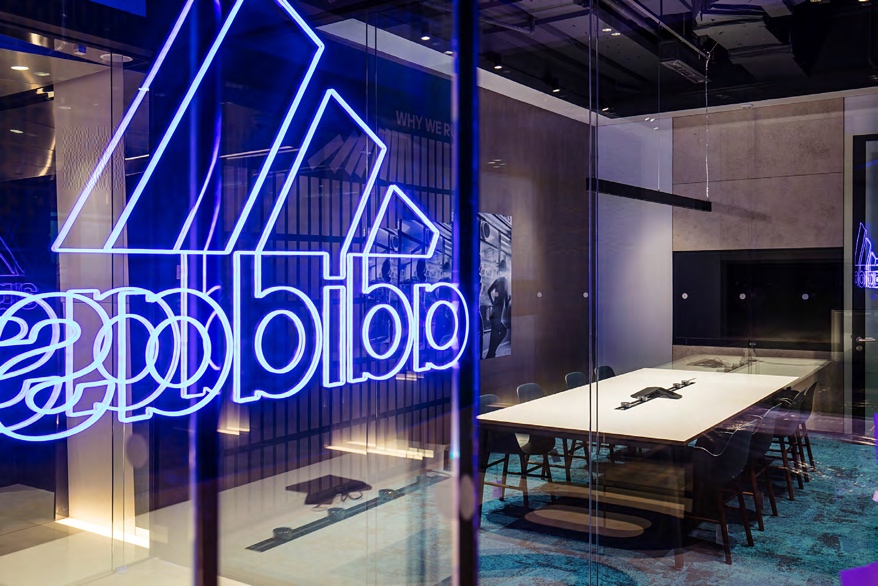 阿迪租了上海一幢楼，当作亚太区公司总部，据说里边特别“豪”