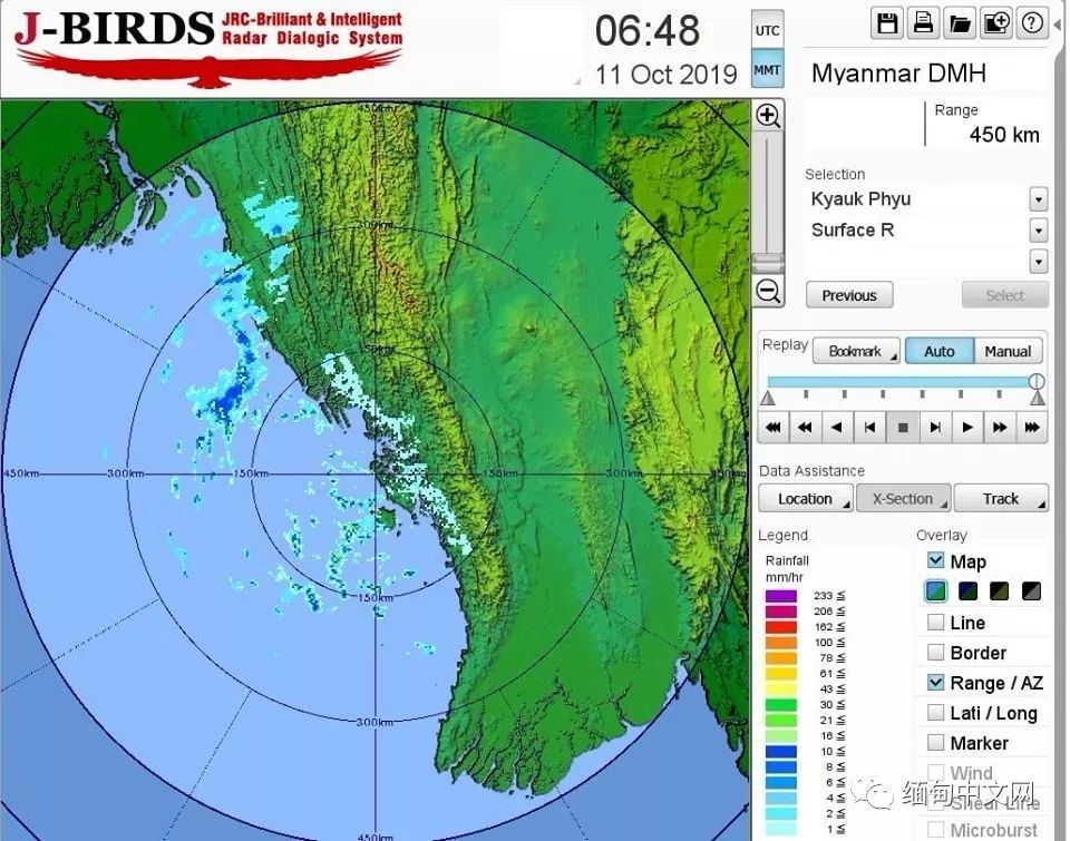 仰光雷雨，积水没过大腿，不少车子在水中“游”
