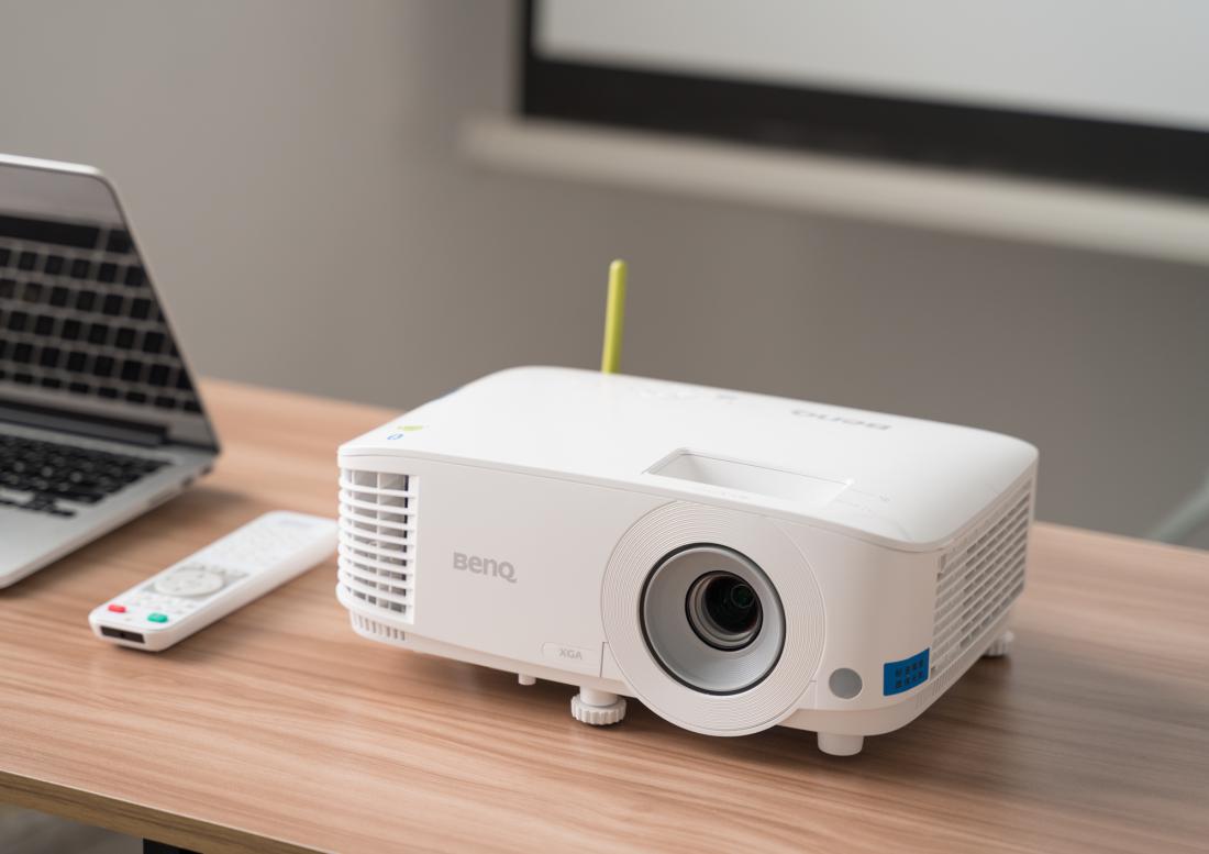 明基e520办公投影仪轻体验,明基智能商务投影机e540