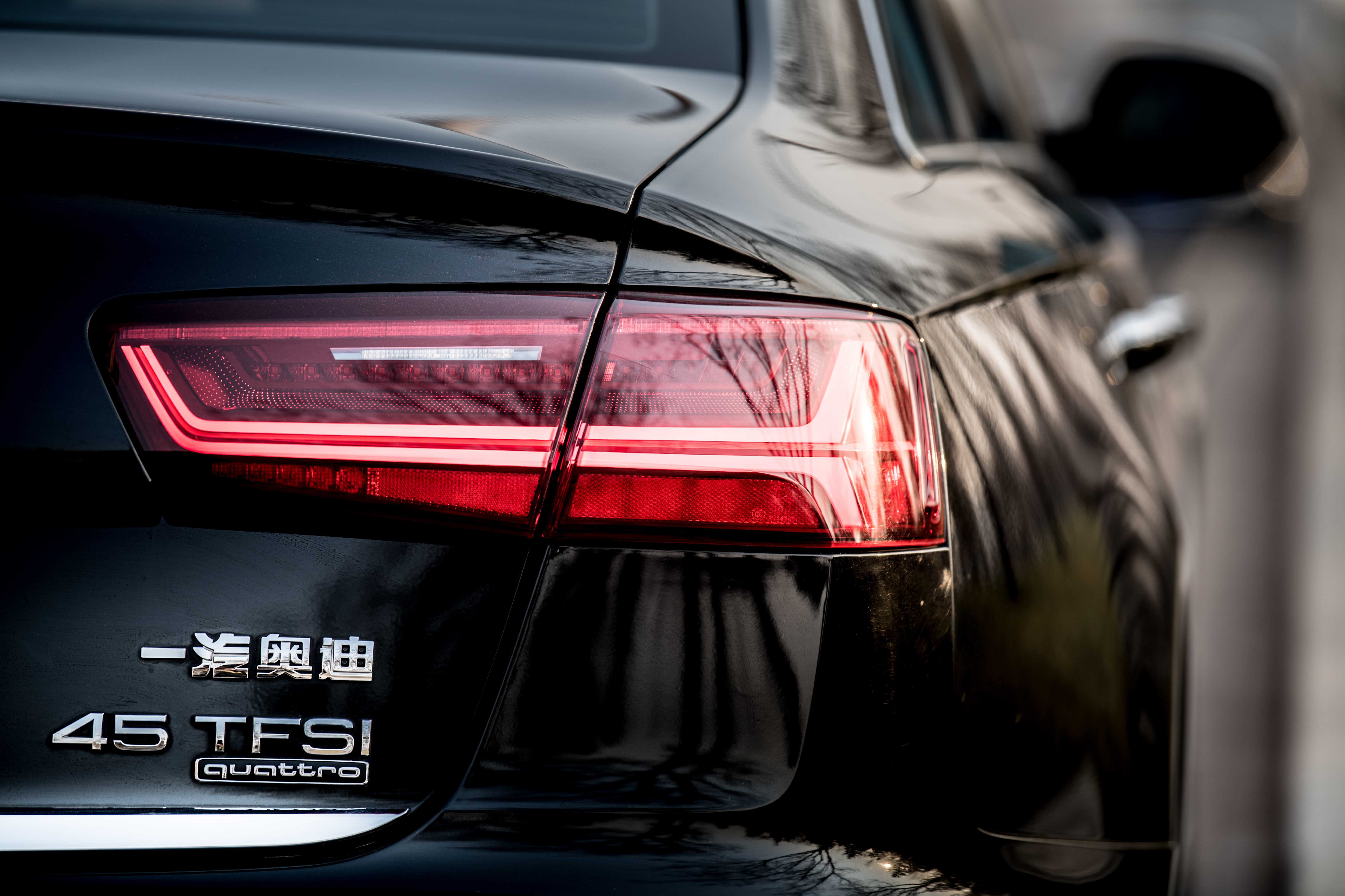 18款奥迪a6l3.0t四驱发动机,能文能武的帅哥