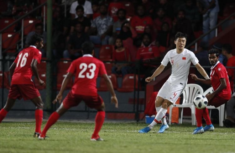 国足5比0胜马尔代夫集锦,世预赛国足6-1葡萄牙