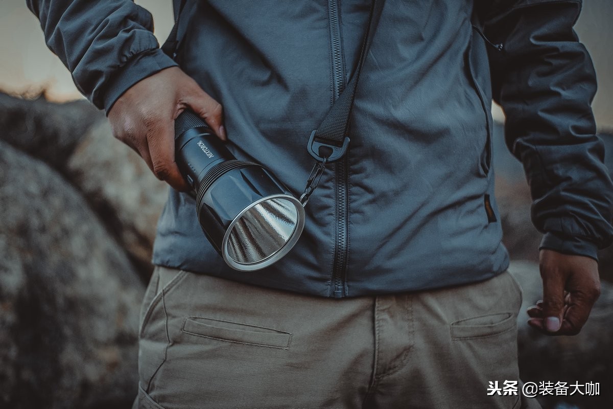 纳丽德圣火30手电筒适合户外吗,纳丽德圣火10手电筒怎么样