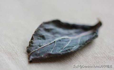 牛仔裤褪色了可以重新染色吗,牛仔裤褪色一般是什么颜色