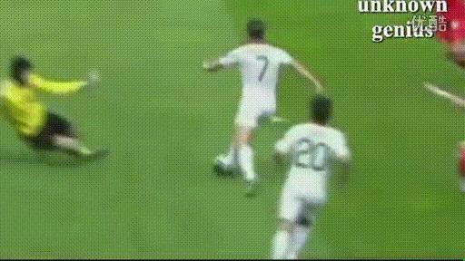 球王假装老人踢足球,内马尔假摔和c罗假摔哪个多