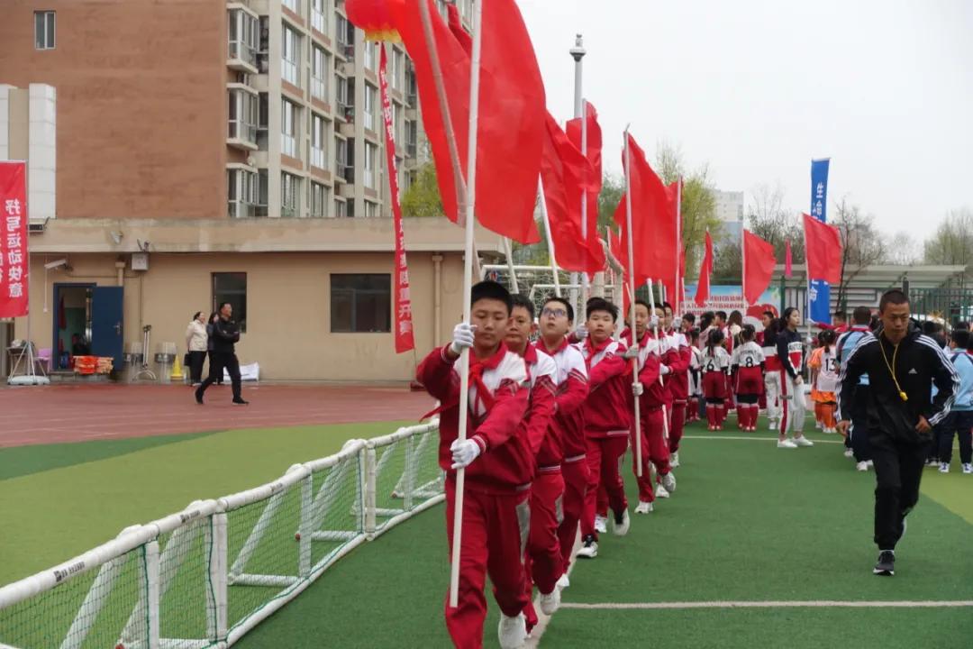 【“七个一”先锋在行动】呼和浩特市足球协会“万达分校足球基地”挂牌仪式在南门外小学万达分校举行