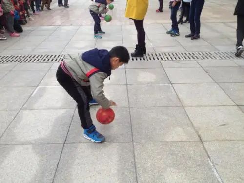 一周岁宝宝可以做哪些运动,宝宝4个月要做哪些运动