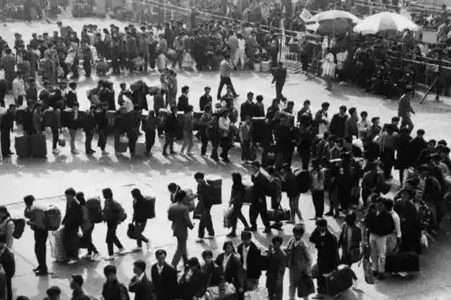 春运回家有多难视频,渐行渐远的孤单的旅途