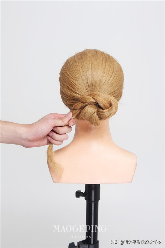 发量少也能顶部饱满的盘发,发量少怎样盘发好看