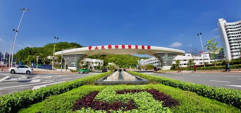 珠海俩夫妻宅家25天没敢出门，昨天突然赶往医院竟惊动警察！丈夫当场被吓坏！