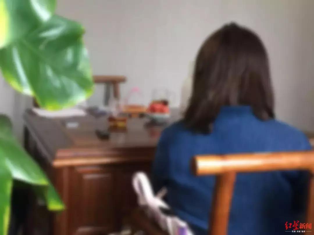 90后女护士欠几十万,90后女护士省吃俭用存200万