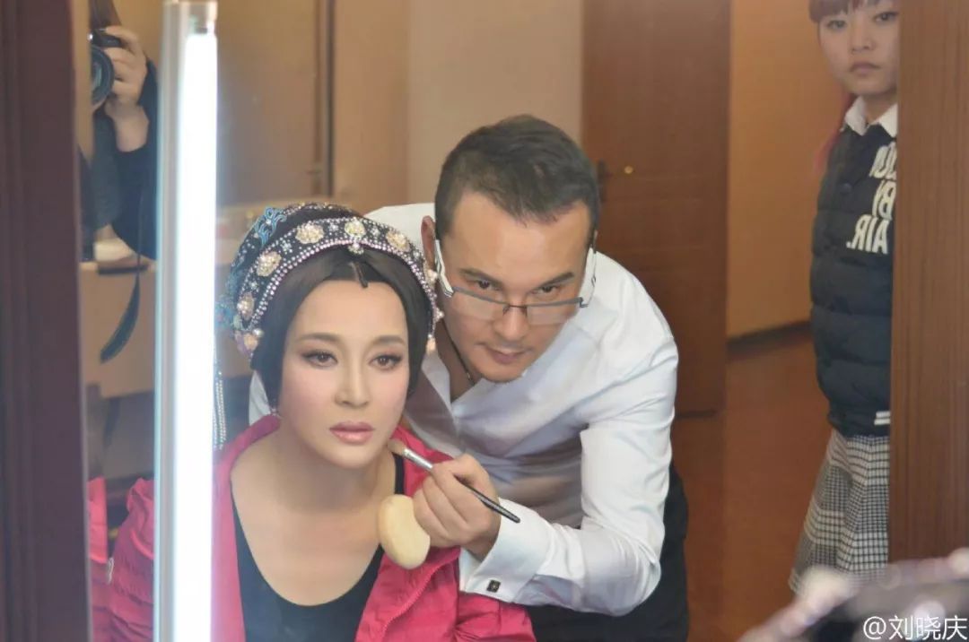 毛戈平化妆刷粉底液怎么样,毛戈平除了化妆还会什么