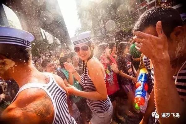 2019年泰国泼水节时间,泰国泼水节狂欢现场视频