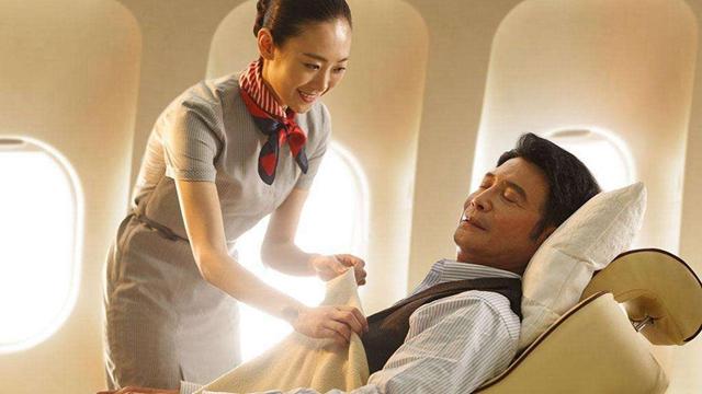 火车软卧为什么这么慢,火车软卧比硬卧床大吗