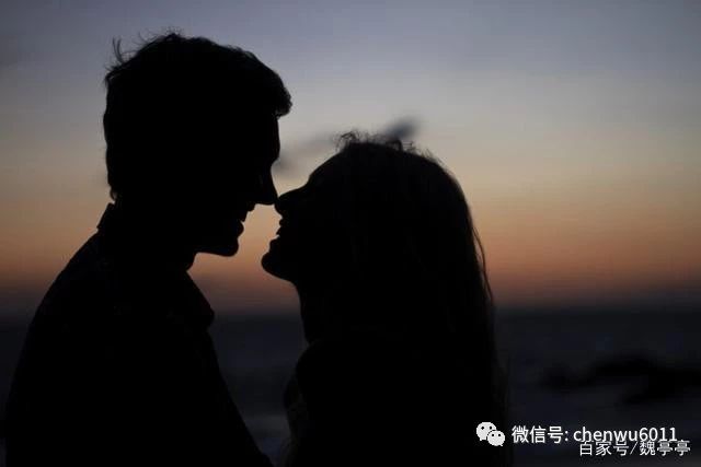 女儿大学谈恋爱妈妈应该提醒哪些,马上高考学生谈恋爱家长怎么办