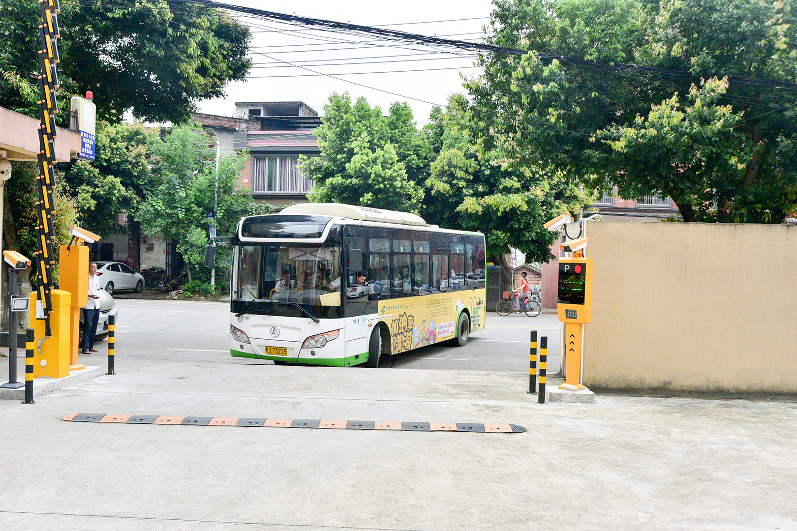 小学敬老孝贤月活动总结,尊老敬老教育活动报道