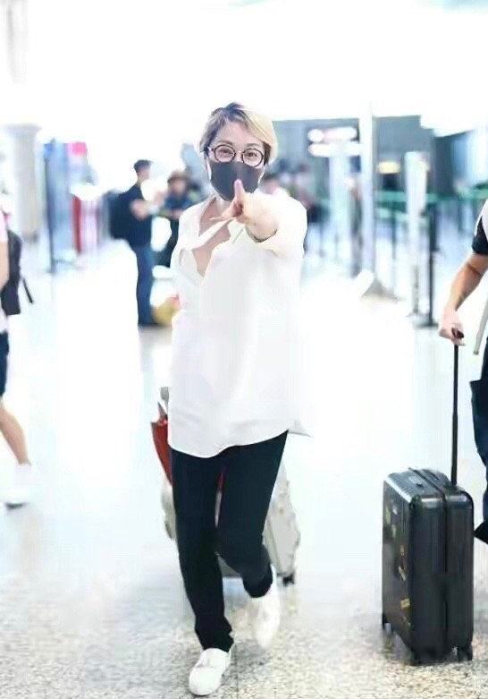 毛阿敏时尚变装,毛阿敏穿出时尚