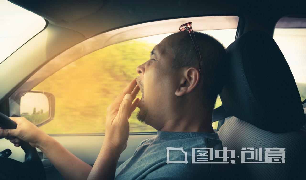 一招解决开车犯困,开车瞌睡犯困怎么防治