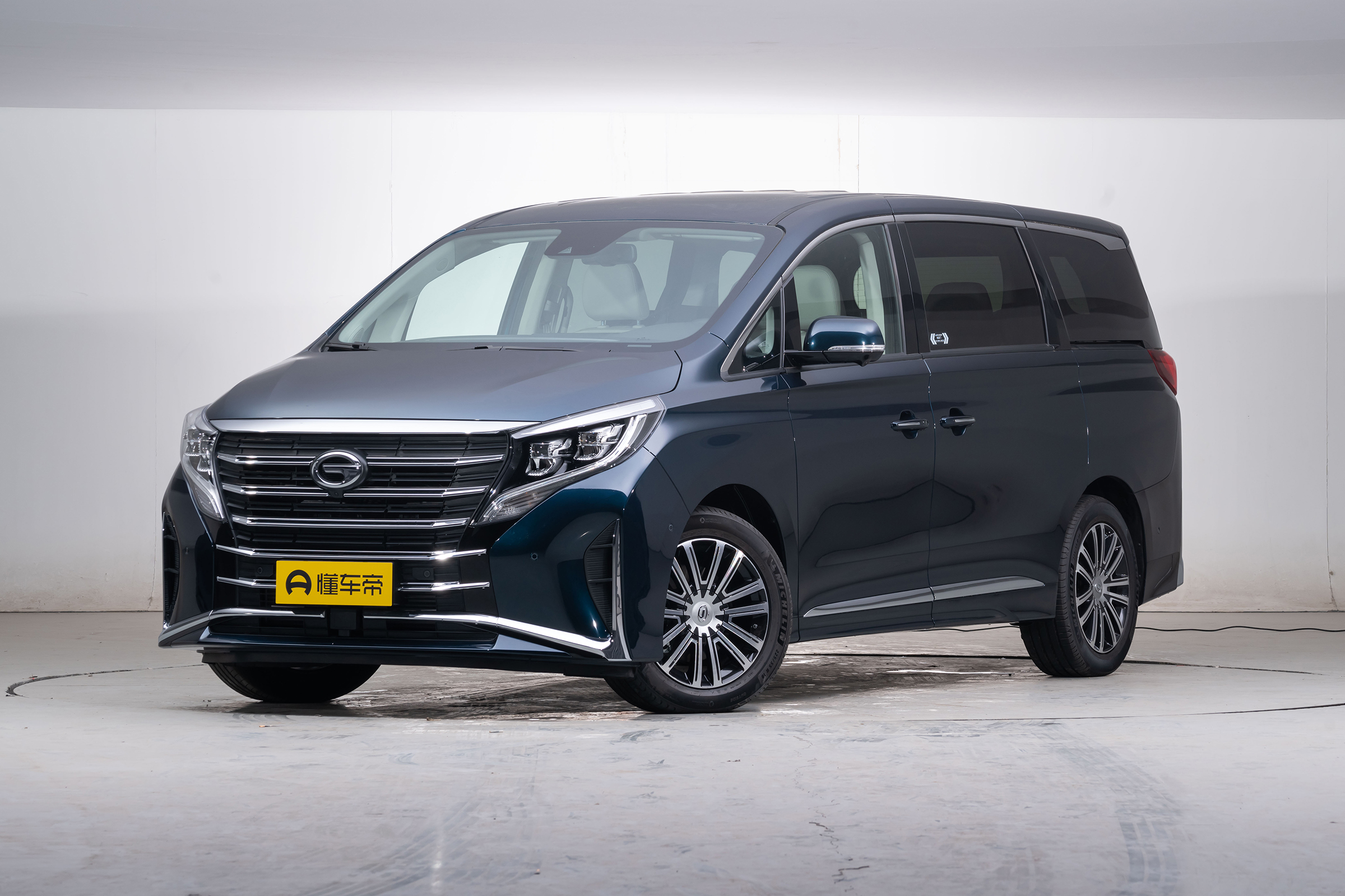 特斯拉model3vs小鹏汽车,新势力造车小鹏汽车