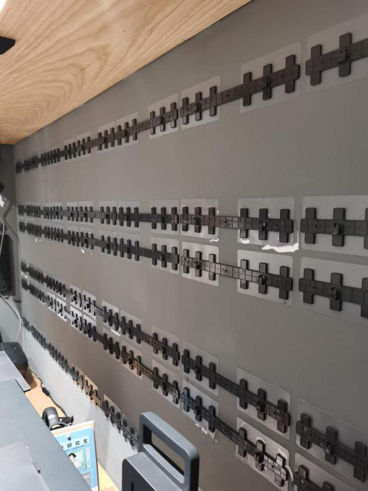 推荐一款简单精致的电脑桌 (实木电脑桌效果图大全2015款)