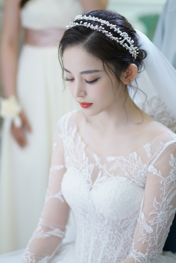 试问女生们，你们哪个能躲得了“婚纱的诱惑”呢？