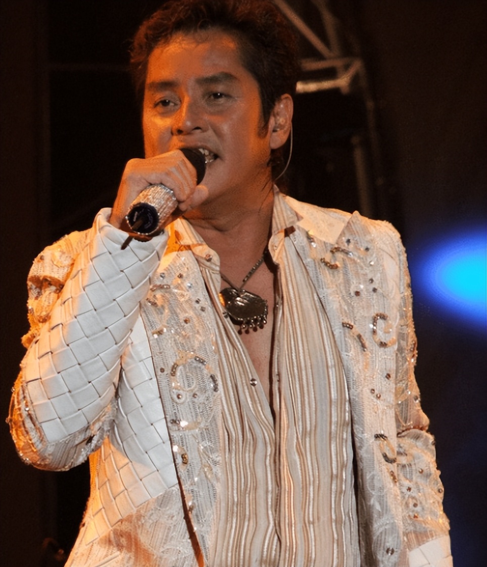 谭咏麟发型近照,谭咏麟晒71岁生日照