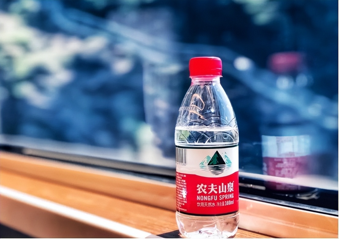 许家印砸百亿做冰泉被20亿贱卖，钟睒睒：我从未把恒大当作对手