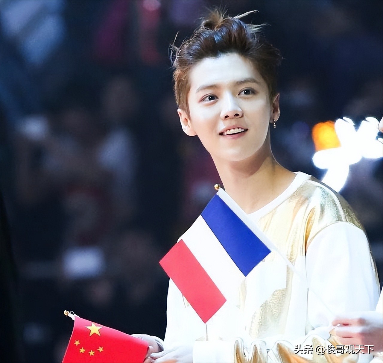 鹿晗创造营丸子头,鹿晗长发丸子头没滤镜版