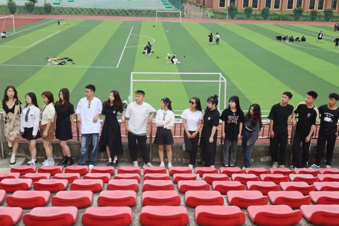 先来一波毕业照,第一张毕业照和最后一张毕业照