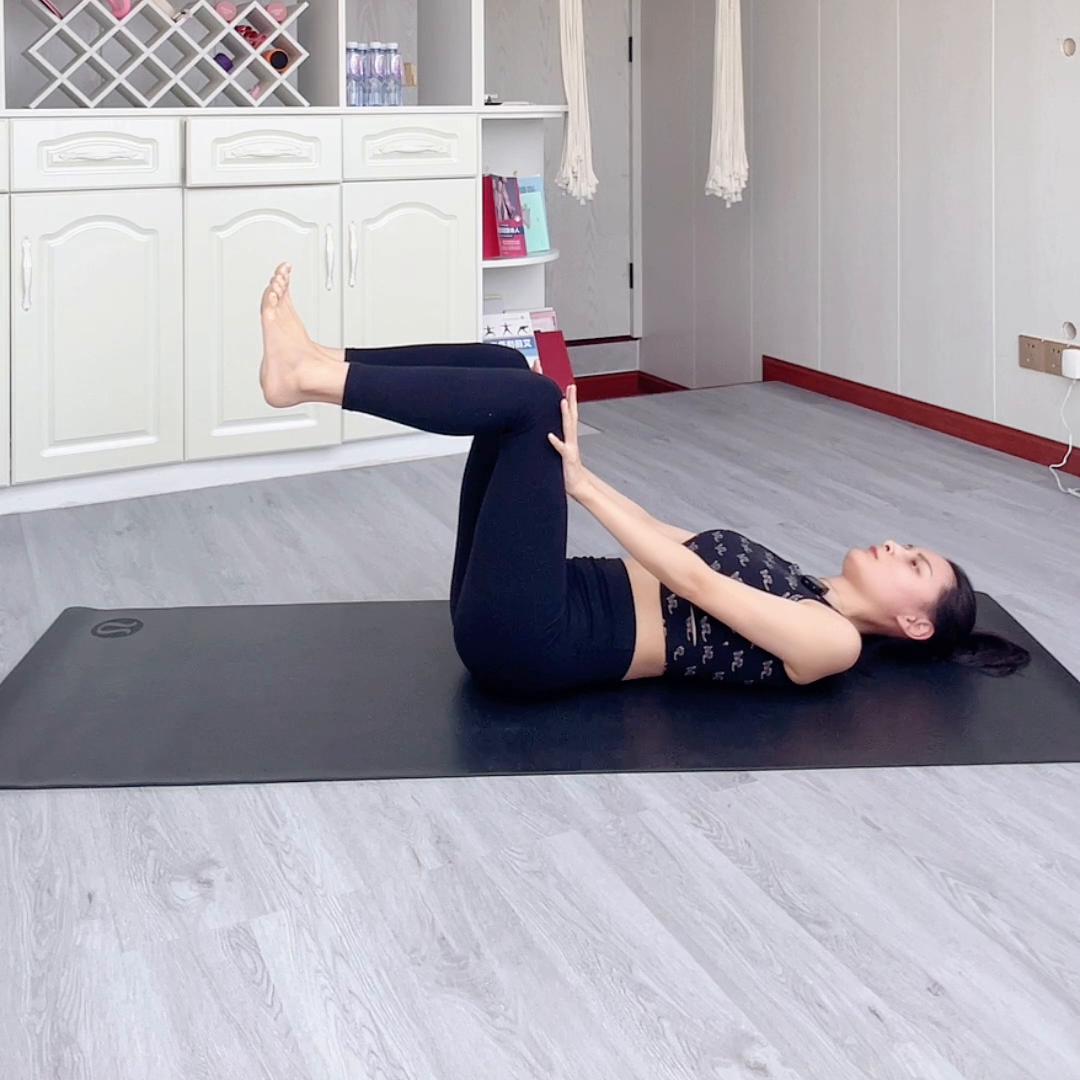 2组动作帮你矫正骨盆前倾,骨盆前倾的矫正方法睡姿站姿