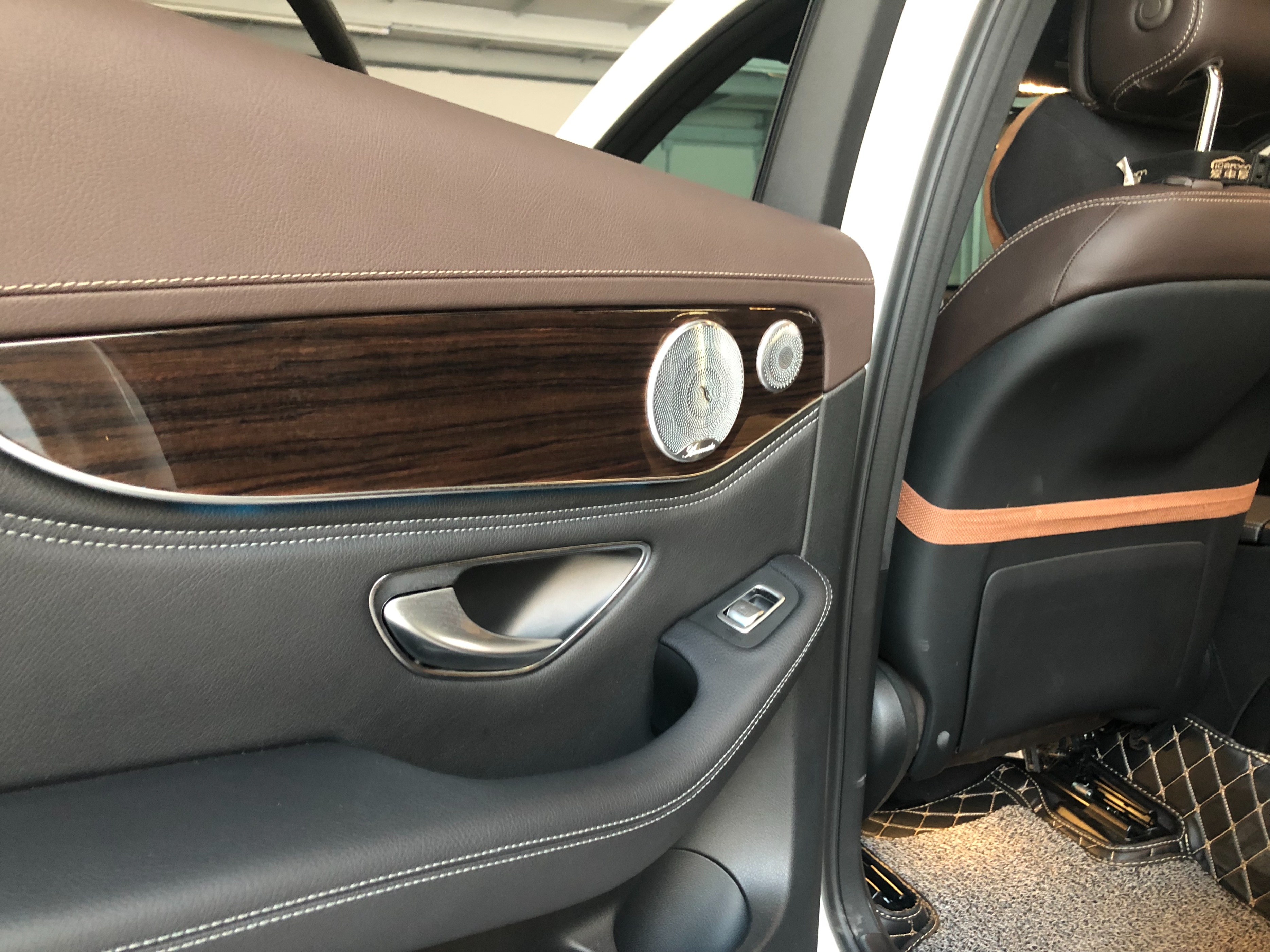 奔驰21款glc300l柏林之声音响效果,22款奔驰glc升级柏林之声