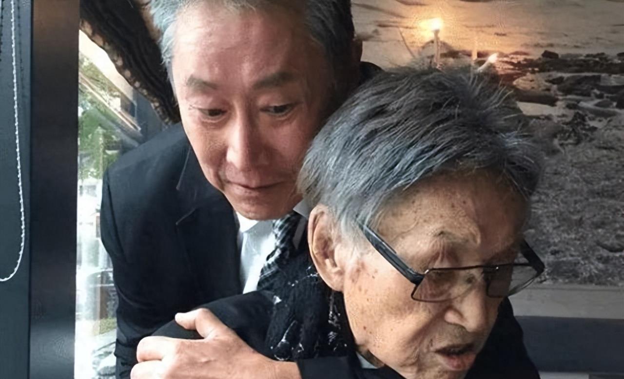 台湾名嘴安乐死视频曝光：家人围坐身旁，喝完药“睡”在儿子怀中