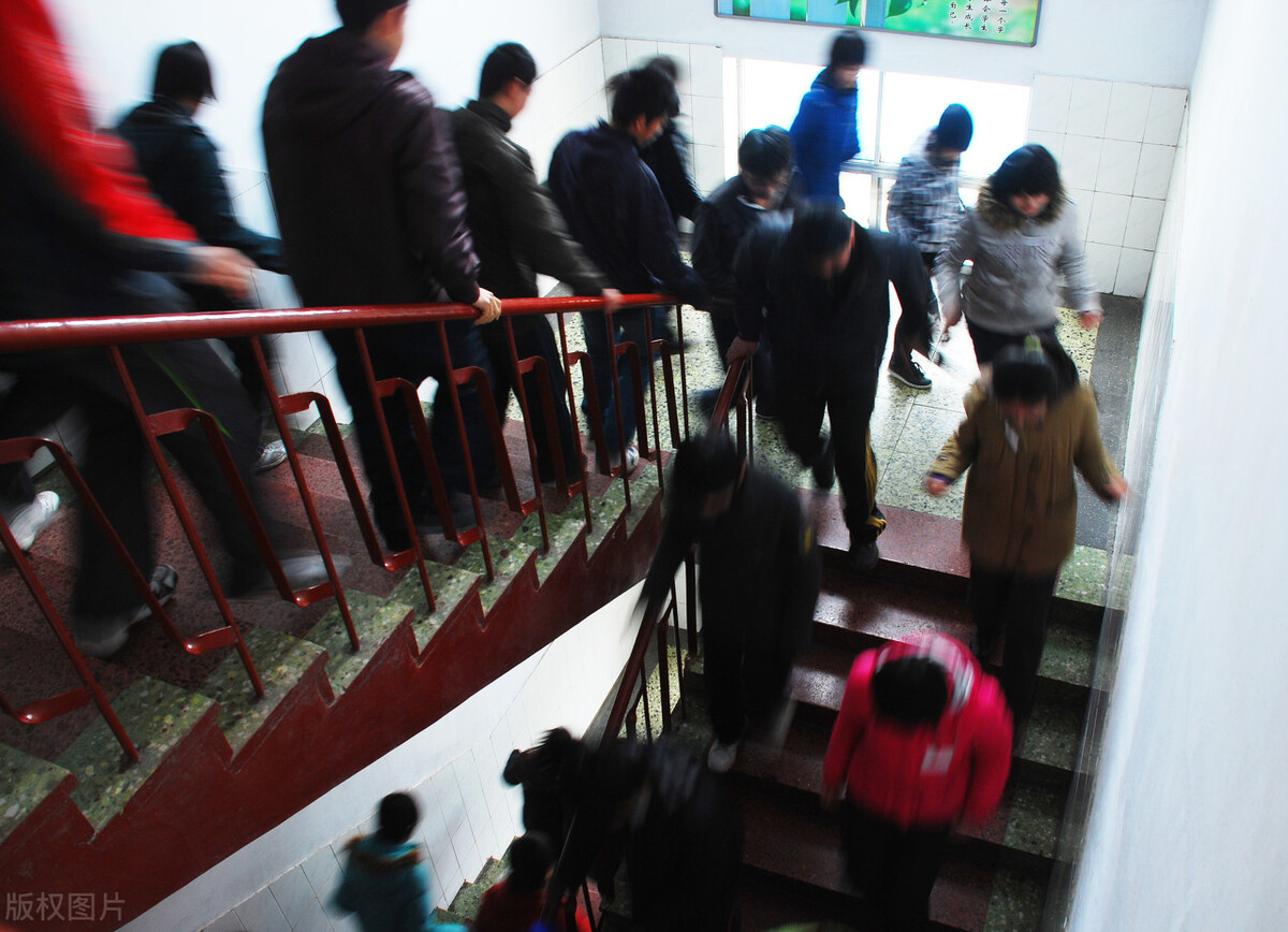 台风吹得房屋倒塌如何自救,遇到房屋倒塌怎么办