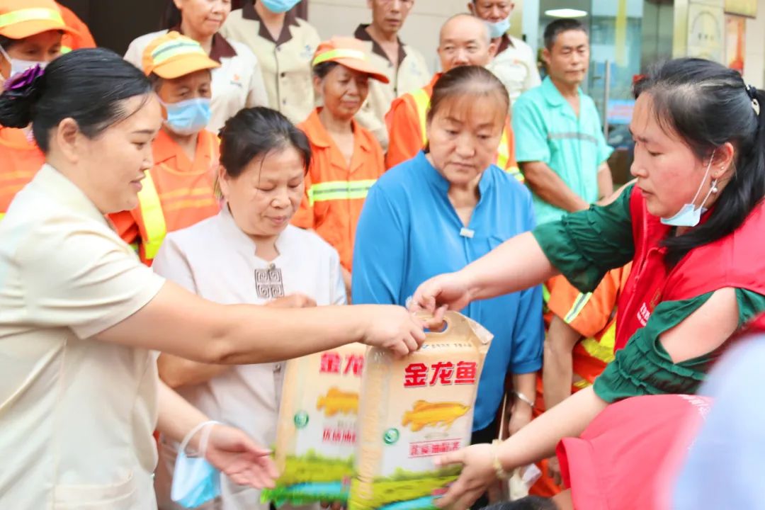 深圳红马甲公益,深圳红马甲正能量