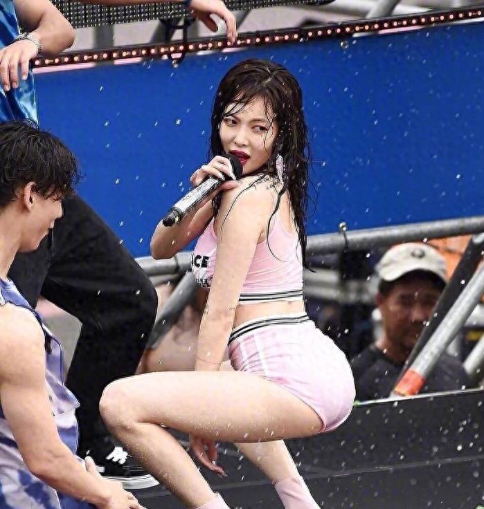 光天化日半露*裤内**、露半球，这几个明星玩转“诱惑”，毫无下限！