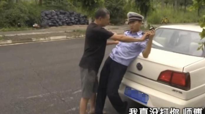 网红交警谭乔名场面,拯救无数司机的“网红交警”谭乔