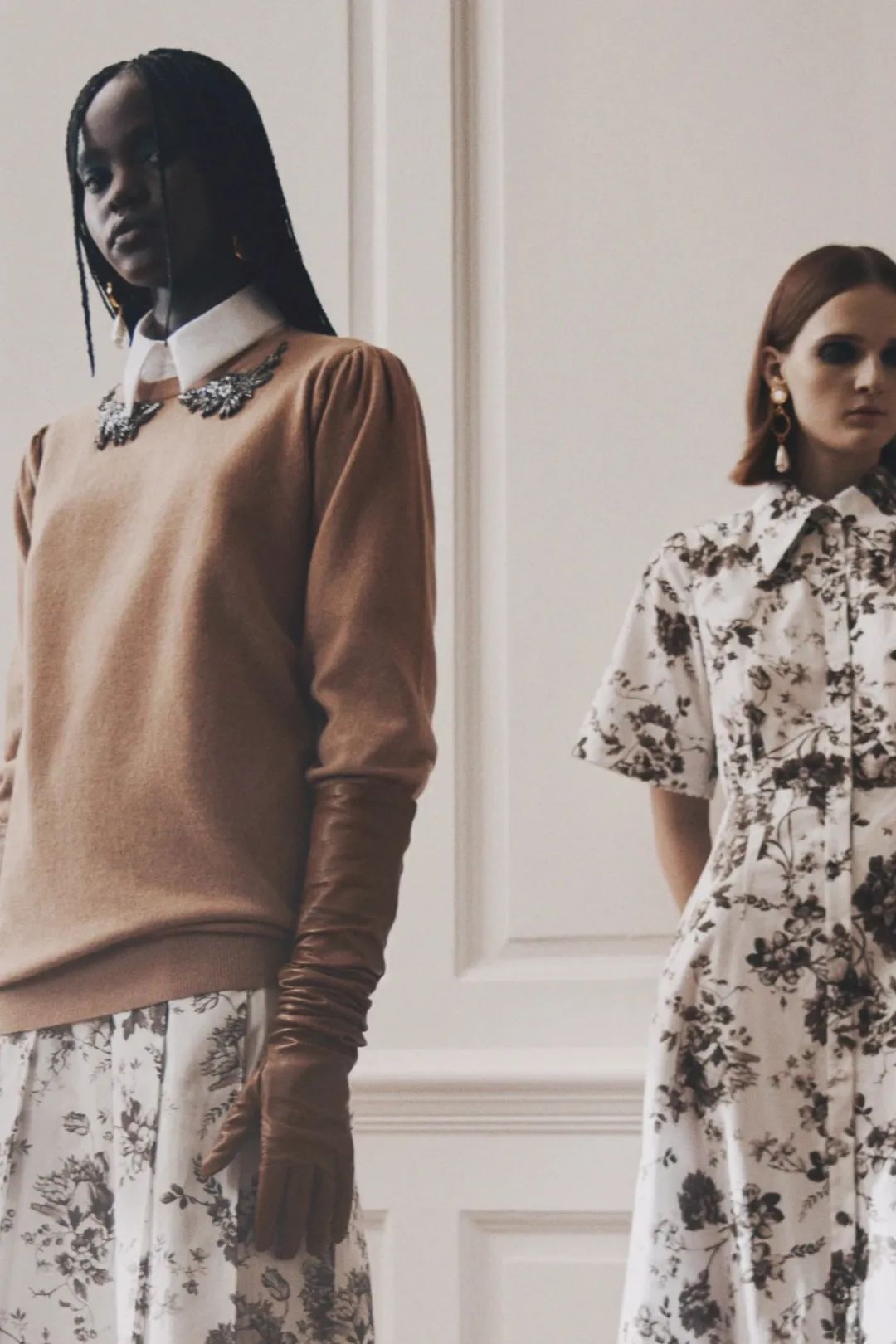 早秋高级感粉黑套装,高级感配色穿搭法则淡紫色外套